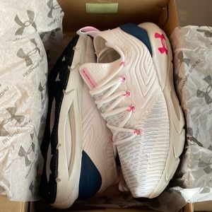 Brand new under armor Hovr sneakers